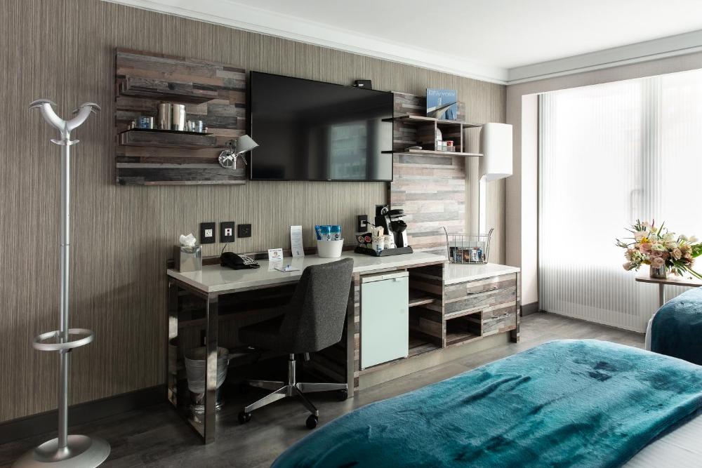  Signature Collection Deluxe King Terrace interior